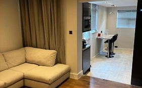 Double Bedroom In Private Home- Canning Town By London Excel