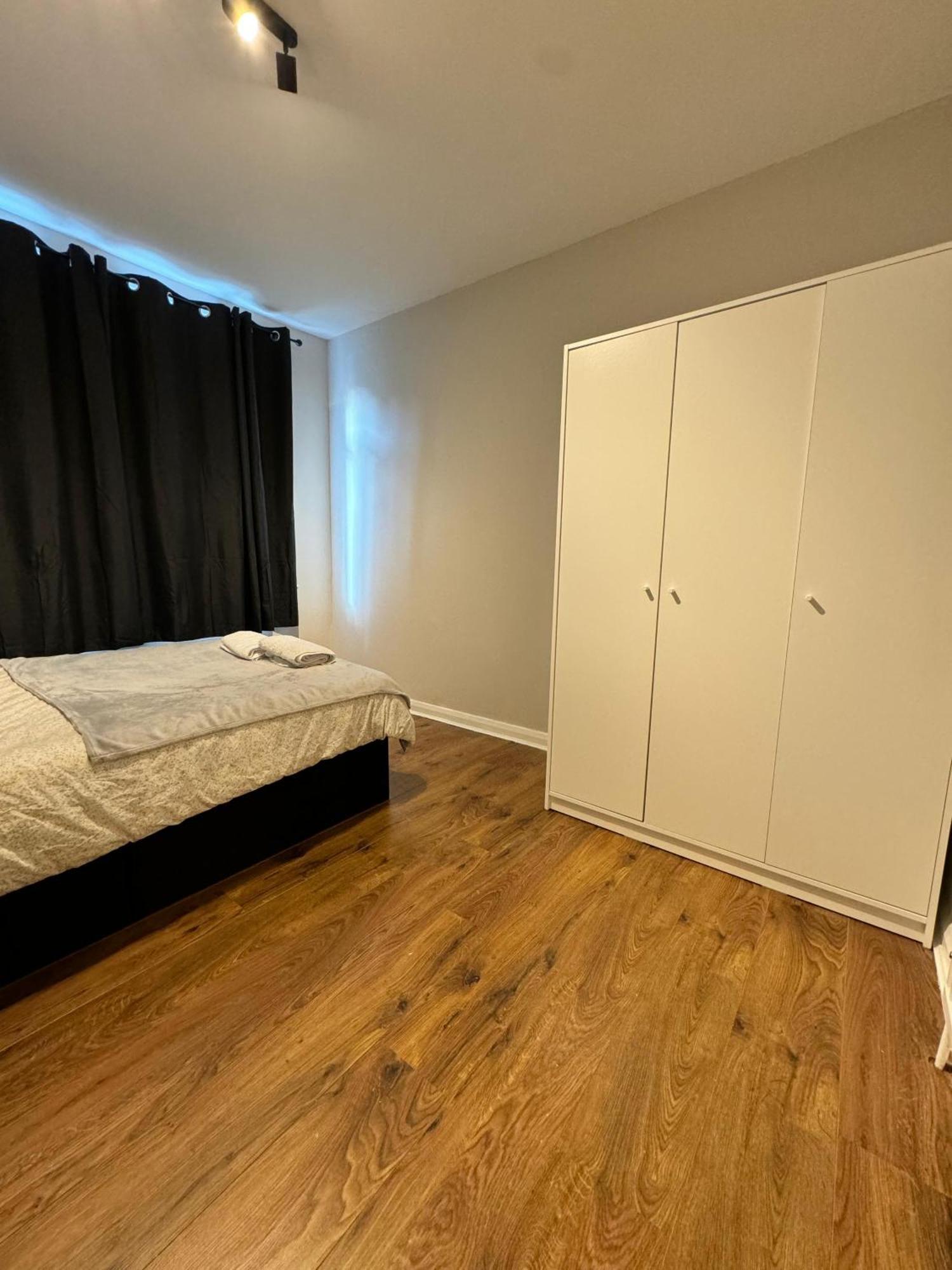 Double Bedroom In Private Home- Canning Town By London Excel Exterior photo